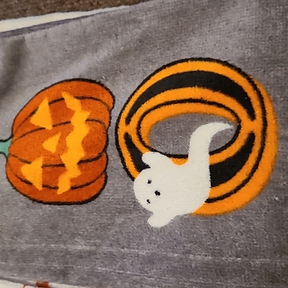 BUNDLE OF 4 HALLOWEEN HAND TOWELS - Picture 3 of 8